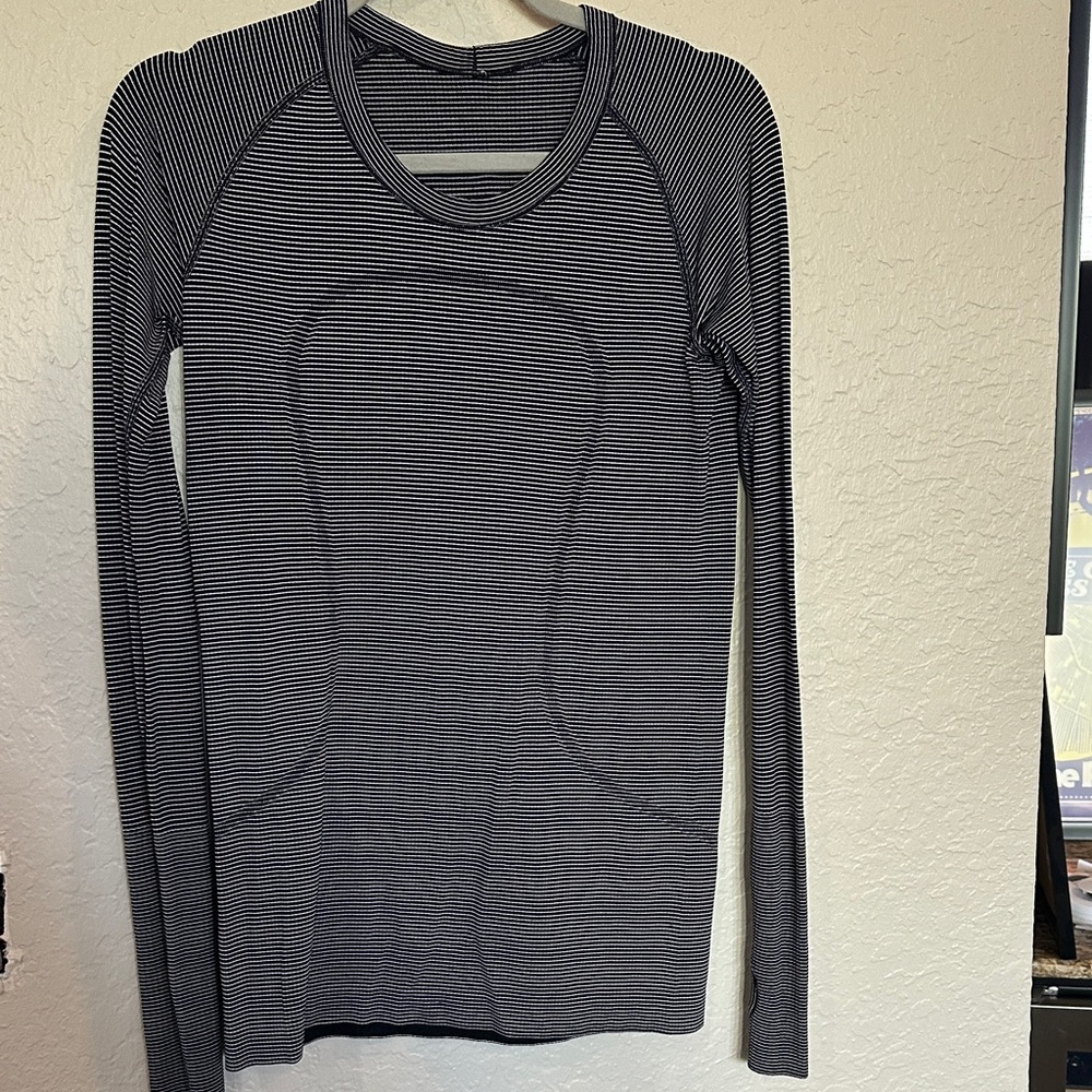 lululemon athletica Black and White Striped Long Sleeve swiftly Top size 8